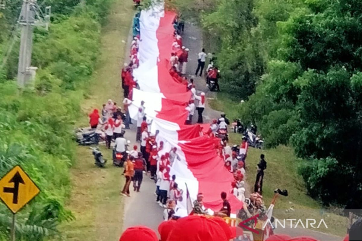 Kirab bendera sepanjang 2.500 meter di Bungo pecahkan rekor MURI