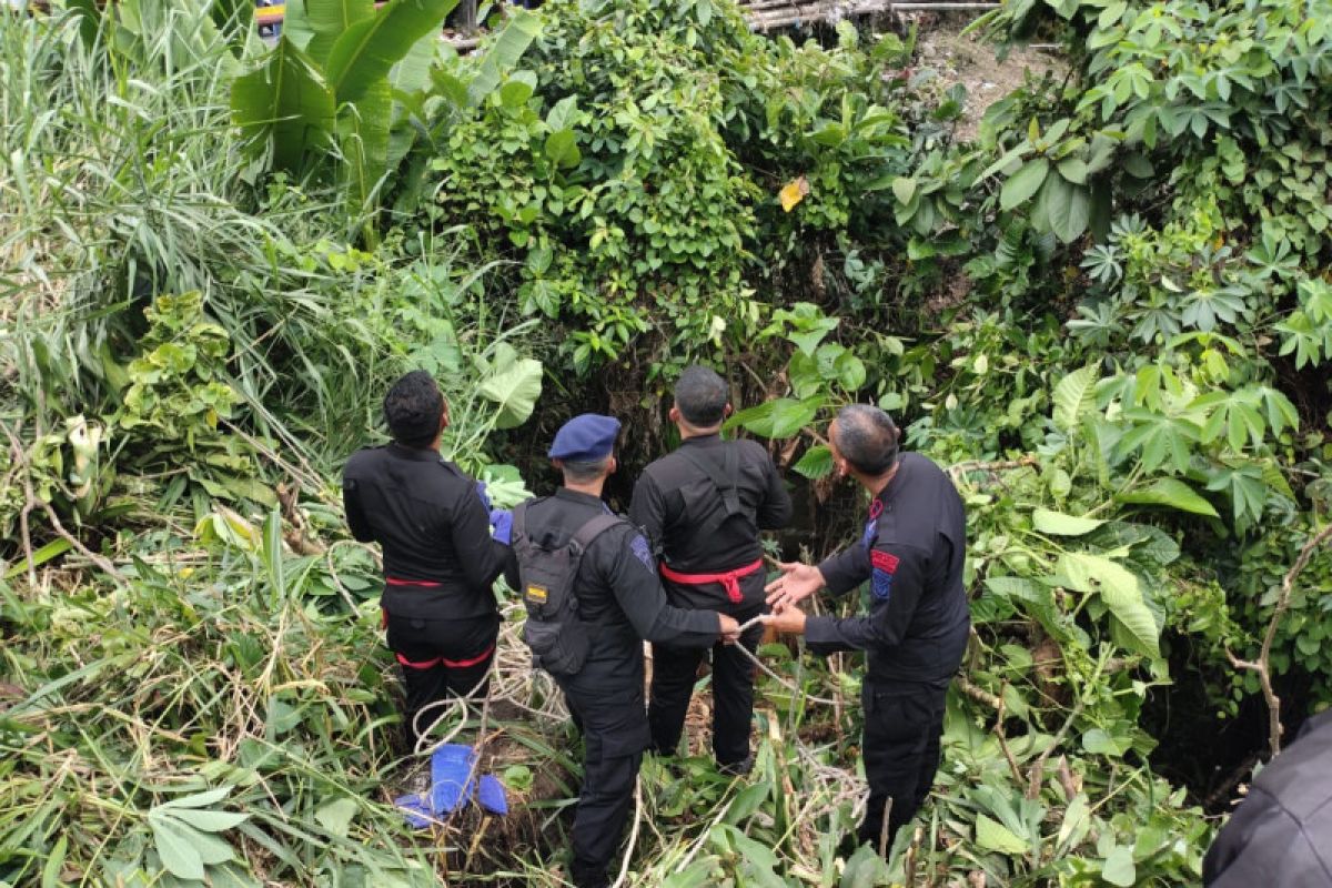 Truk bermuatan karet jatuh ke jurang 20 meter di Rejang Lebong, sang sopir tewas