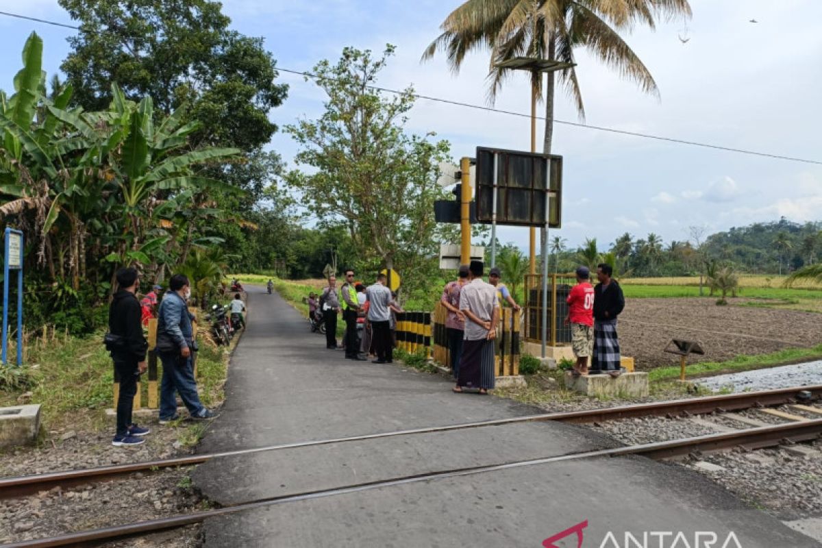 Tiga meninggal saat pikap tertabrak KA di Probolinggo