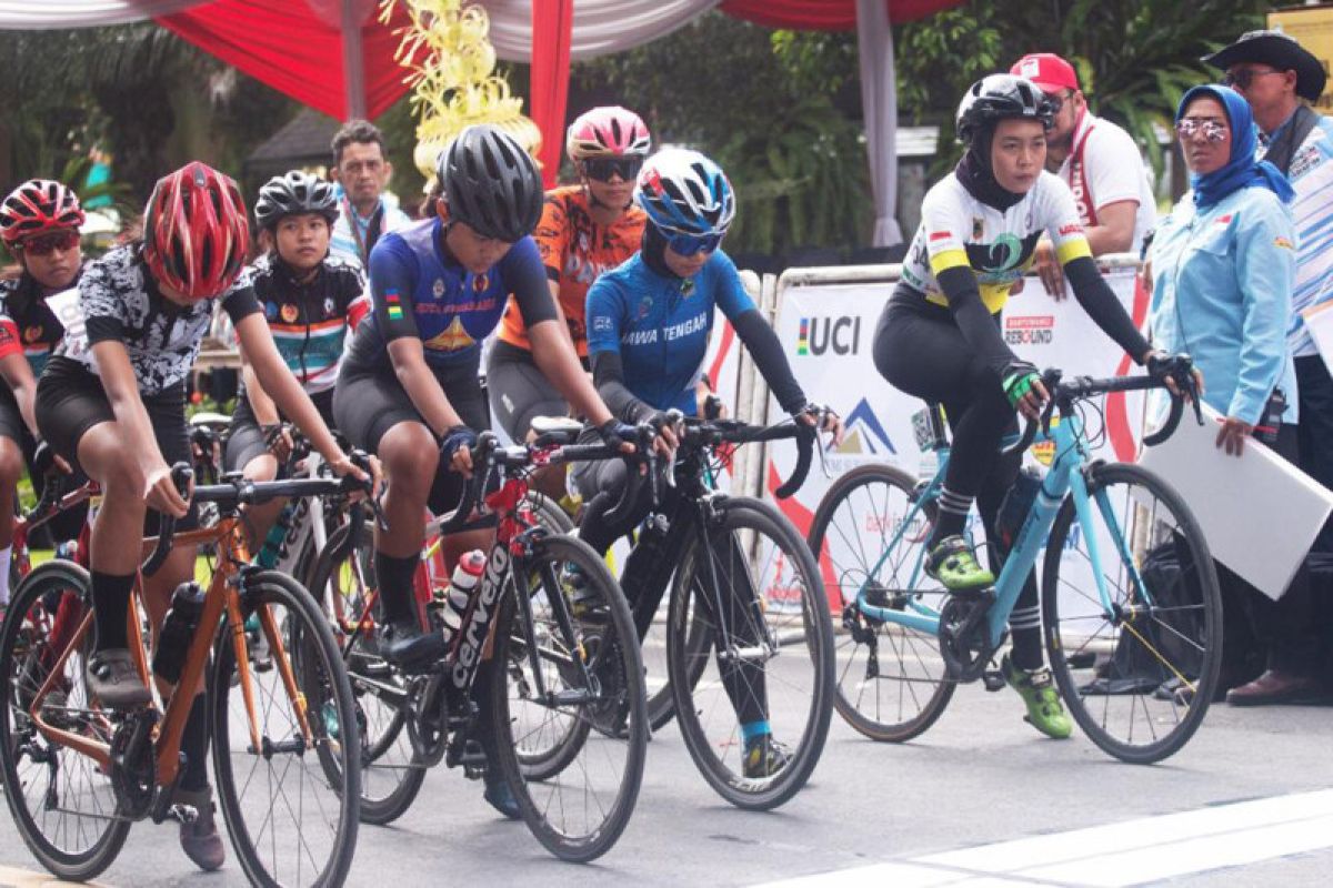 Jhonlin dukung Tiga Atlet dan Pelatih Sepeda Kalsel Juara INC 2022 masuk Timnas
