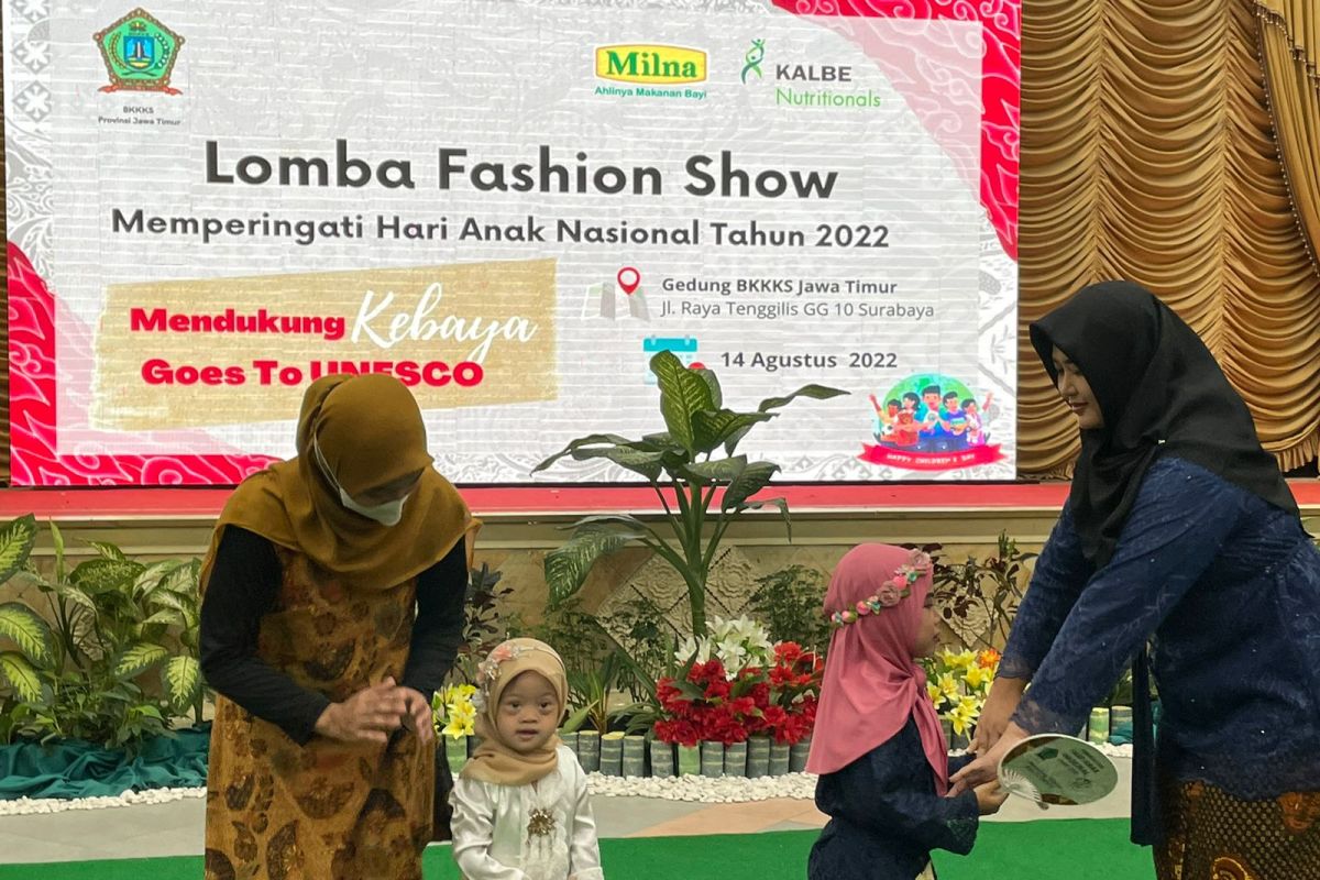 Ratusan pelajar di Jawa Timur ikuti lomba fashion dan tumpeng