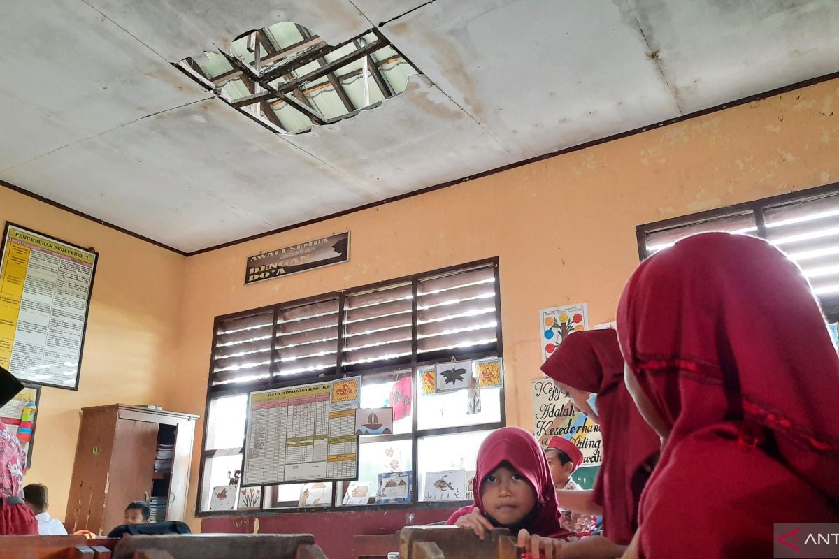 Dindik Tangerang jelaskan ratusan kelas sekolah telah direnovasi