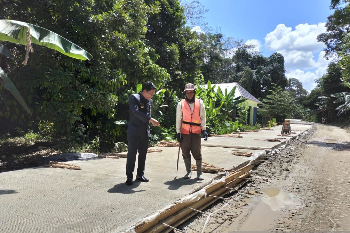 Bupati Balangan monitoring perbaikan jalan