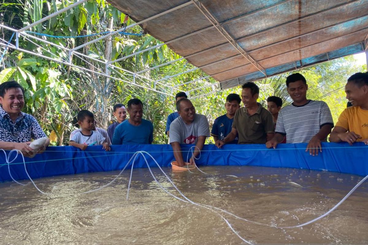 Sahmadi dan warga komitmen jadikan Desa Jungkal pembudidaya ikan