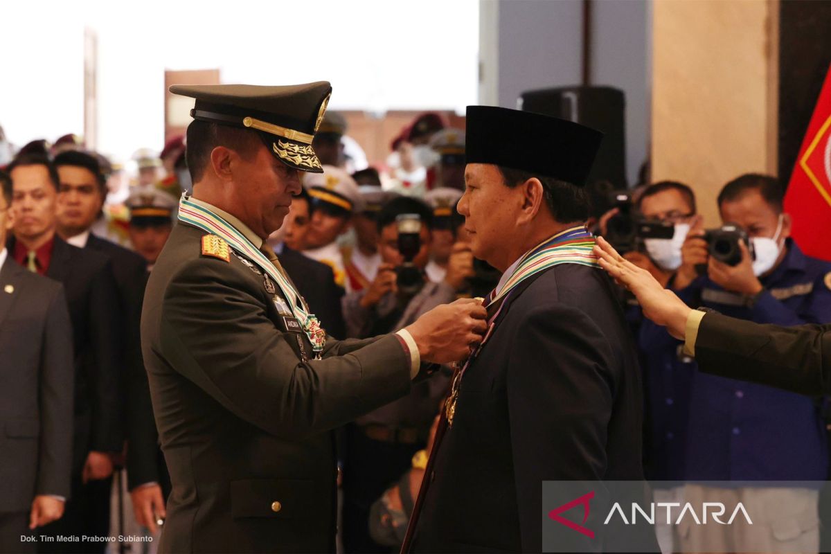 Panglima TNI sematkan empat bintang kehormatan ke Menhan Prabowo