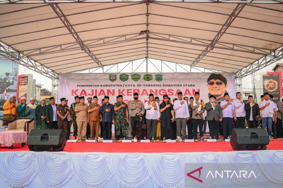 Masyarakat Tapanuli Selatan hadiri dan dengarkan ceramah Gus Miftah