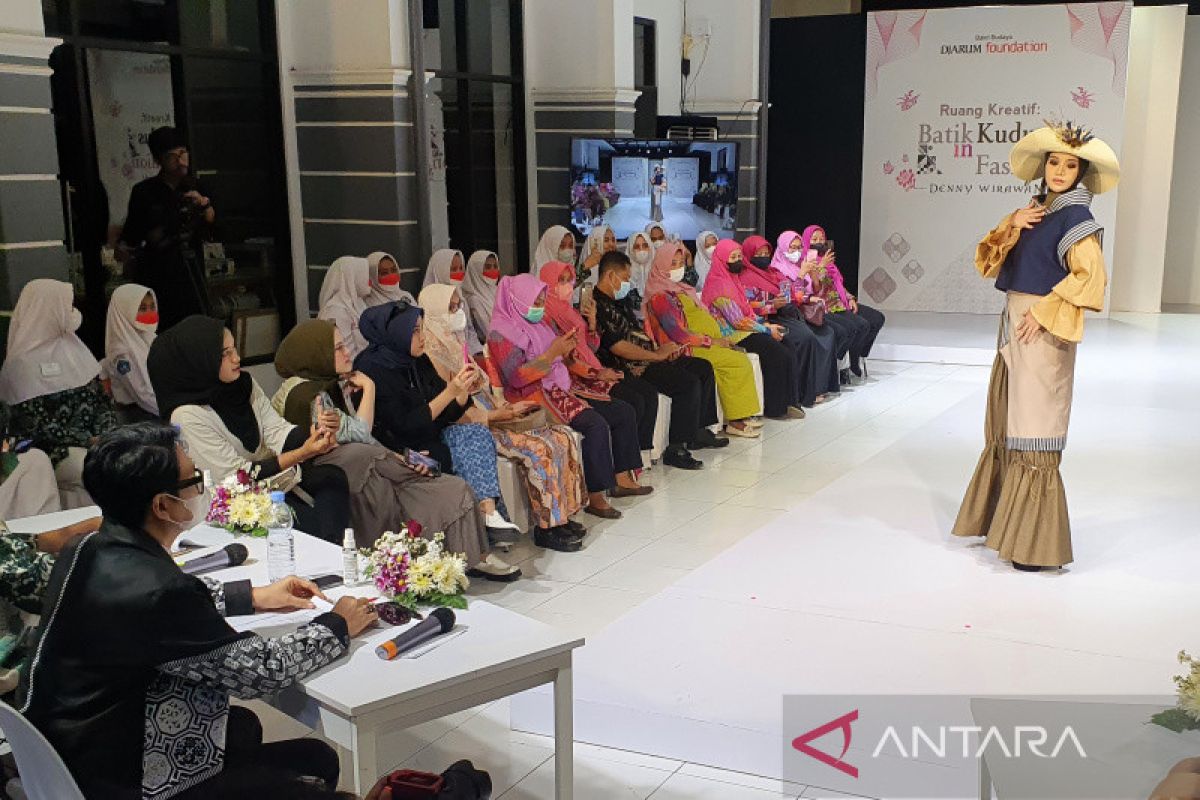 Batik Kudus in Fashion ajarkan siswi SMK jadi desainer