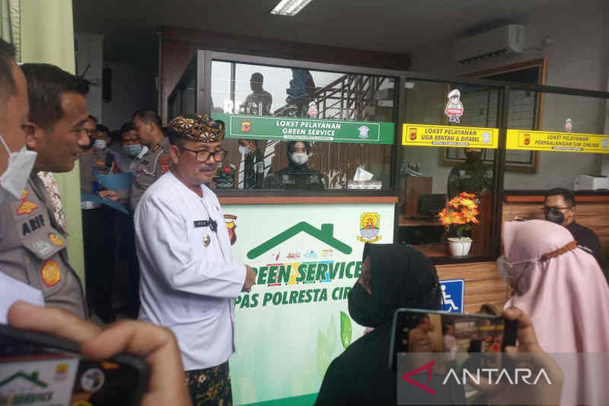 Polresta Cirebon buka layanan pembayaran SIM dan SKCK gunakan sampah