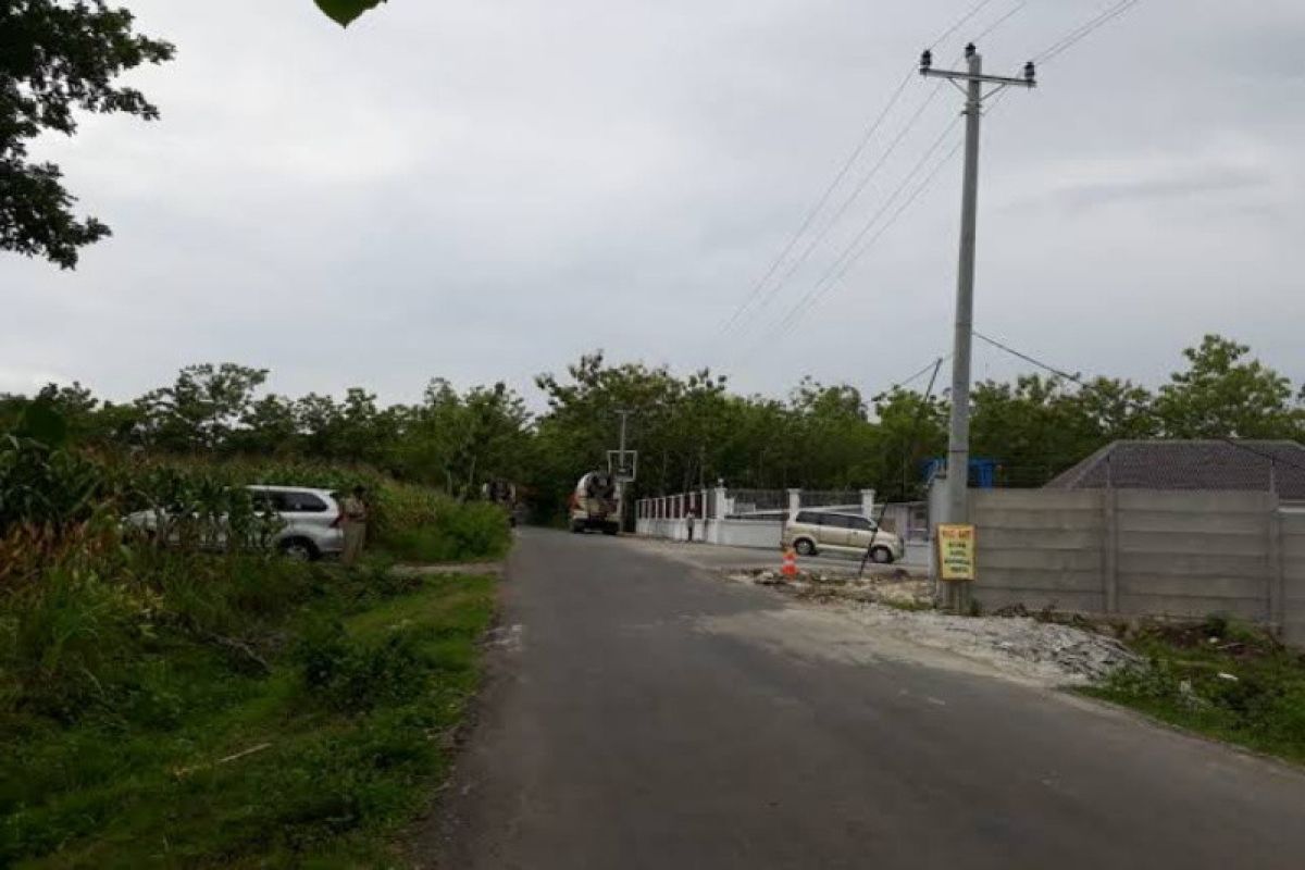 Pemkab Gunungkidul memperbaiki ruas jalan kawasan industri Candirejo