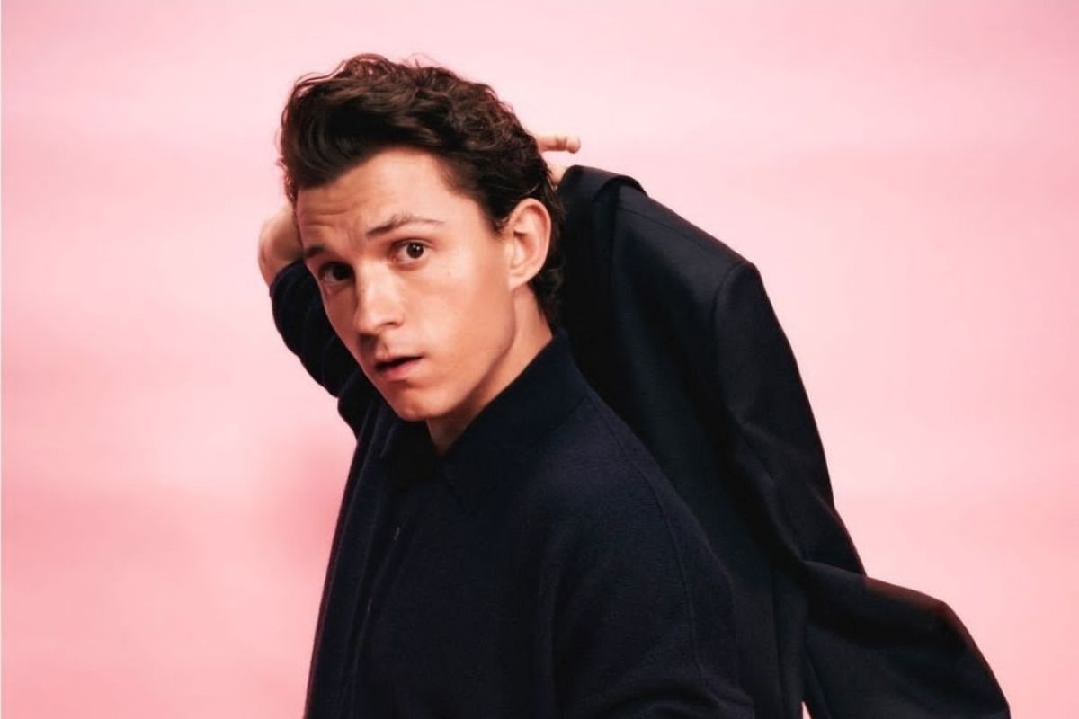 Aktor Tom Holland kembali secara singkat ke instagram