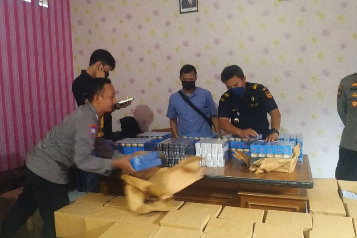 Polisi menggagalkan peredaran 1 juta rokok ilegal di Jember