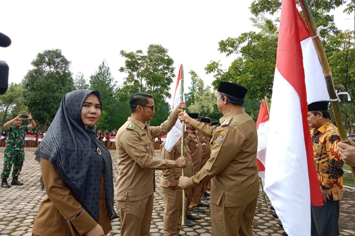 Semarakkan HUT RI, Bupati Gayo Lues bagikan 10 ribu bendera merah putih