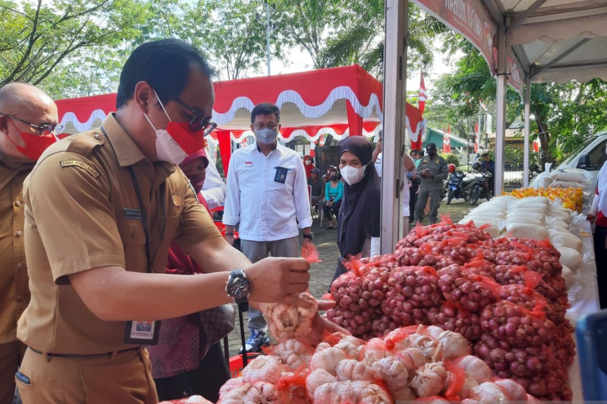 Bazar Pangan Merdeka bagian aksi sosial memperingati HUT Ke-77 RI