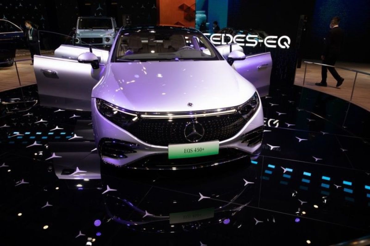 Mercedes-Benz tarik kembali ribuam mobil impor di China