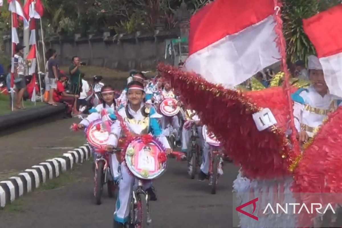 Bupati Tabanan lepas 740 sepeda ontel dan hias semarakkan HUT RI (video)