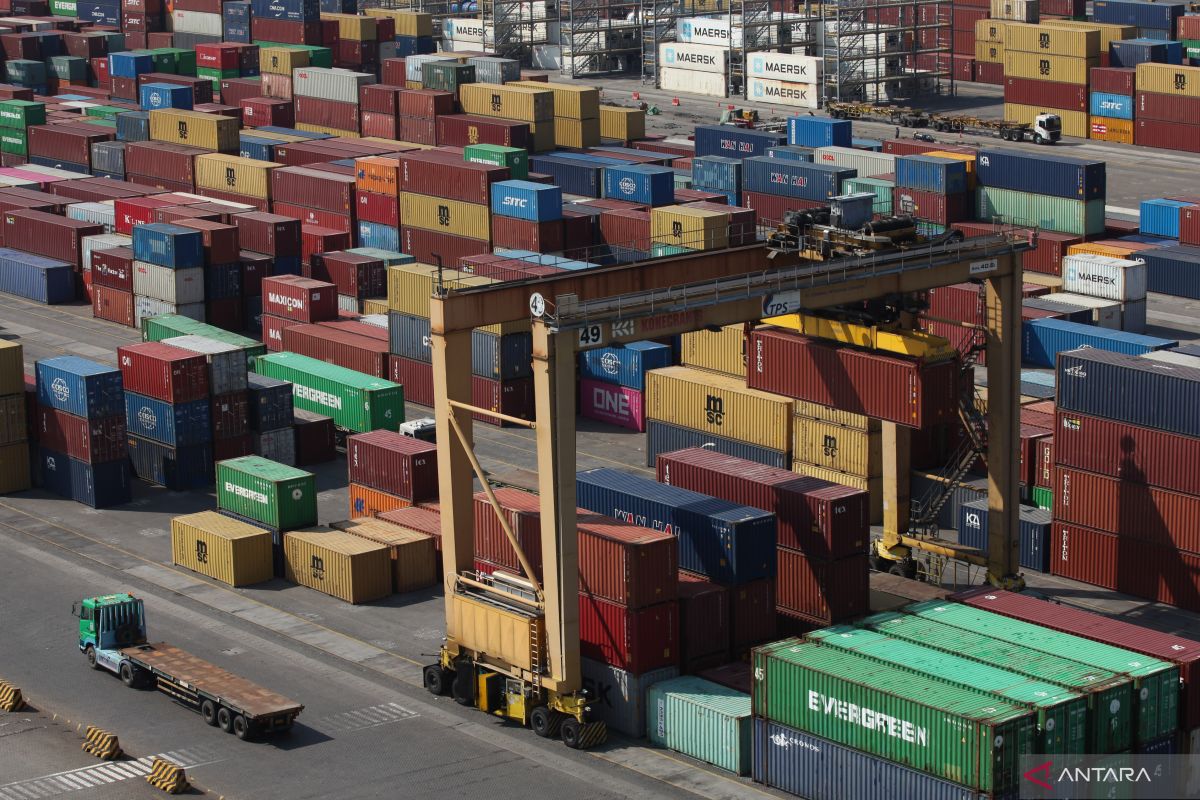 Pelni Cabang Baubau optimistis target muatan kontainer 2022 tercapai