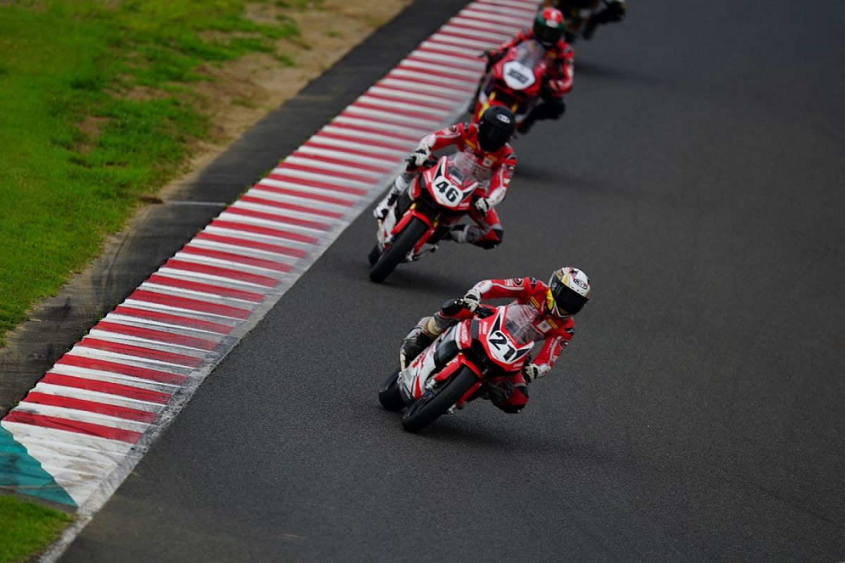 Kado Ultah Kemerdekaan, Tiga Pebalap Astra Honda Harumkan Indonesia di Jepang