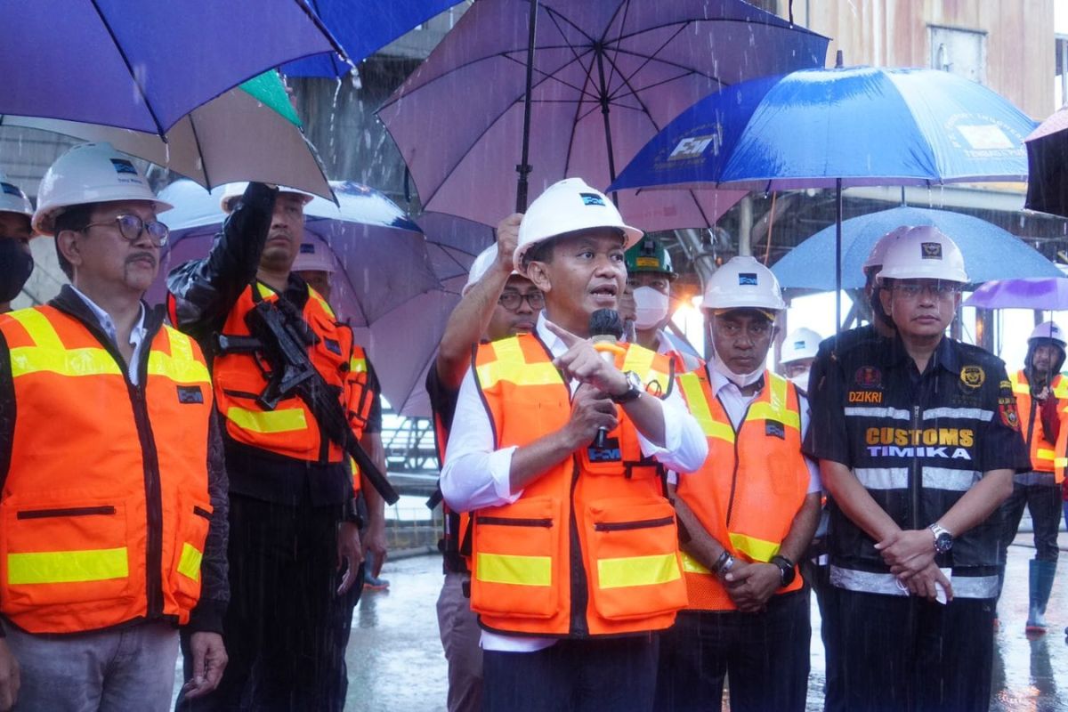 Bahlil lepas pengiriman konsentrat tembaga Freeport ke smelter Gresik