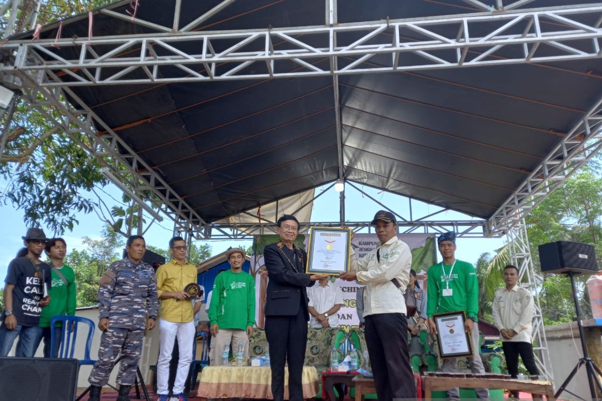 Bengkulu pecahkan rekor MURI minum 1.000 gelas teh mangrove