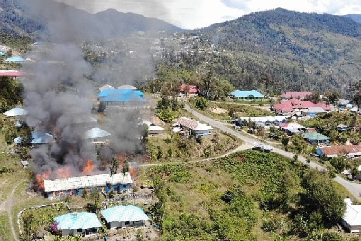 KKB serang tiga lokasi dan bakar mes di Kabupaten Intan Jaya Papua