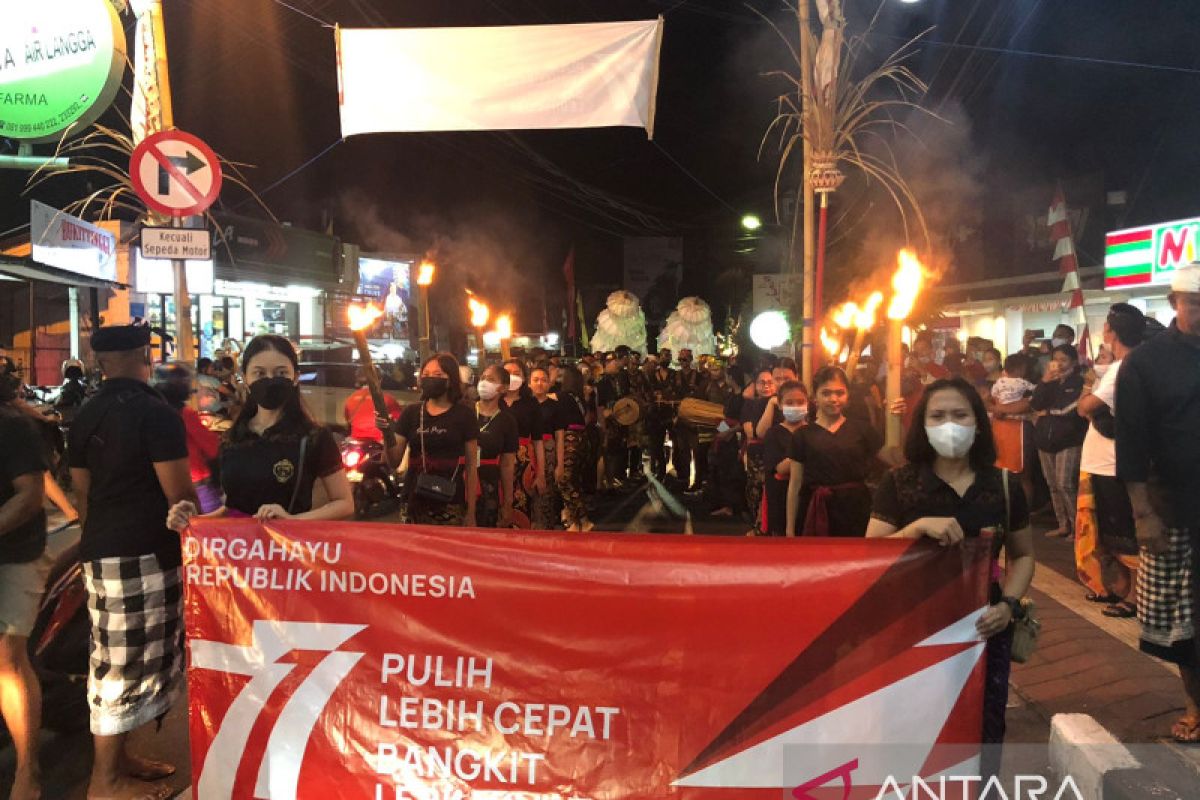 Pawai obor di Panjer Denpasar ramaikan malam jelang HUT RI