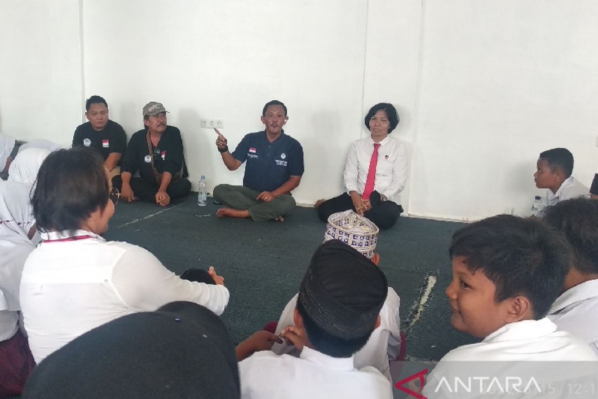 Teman satu kelas siswa SD dibunuh paman jalani trauma healing