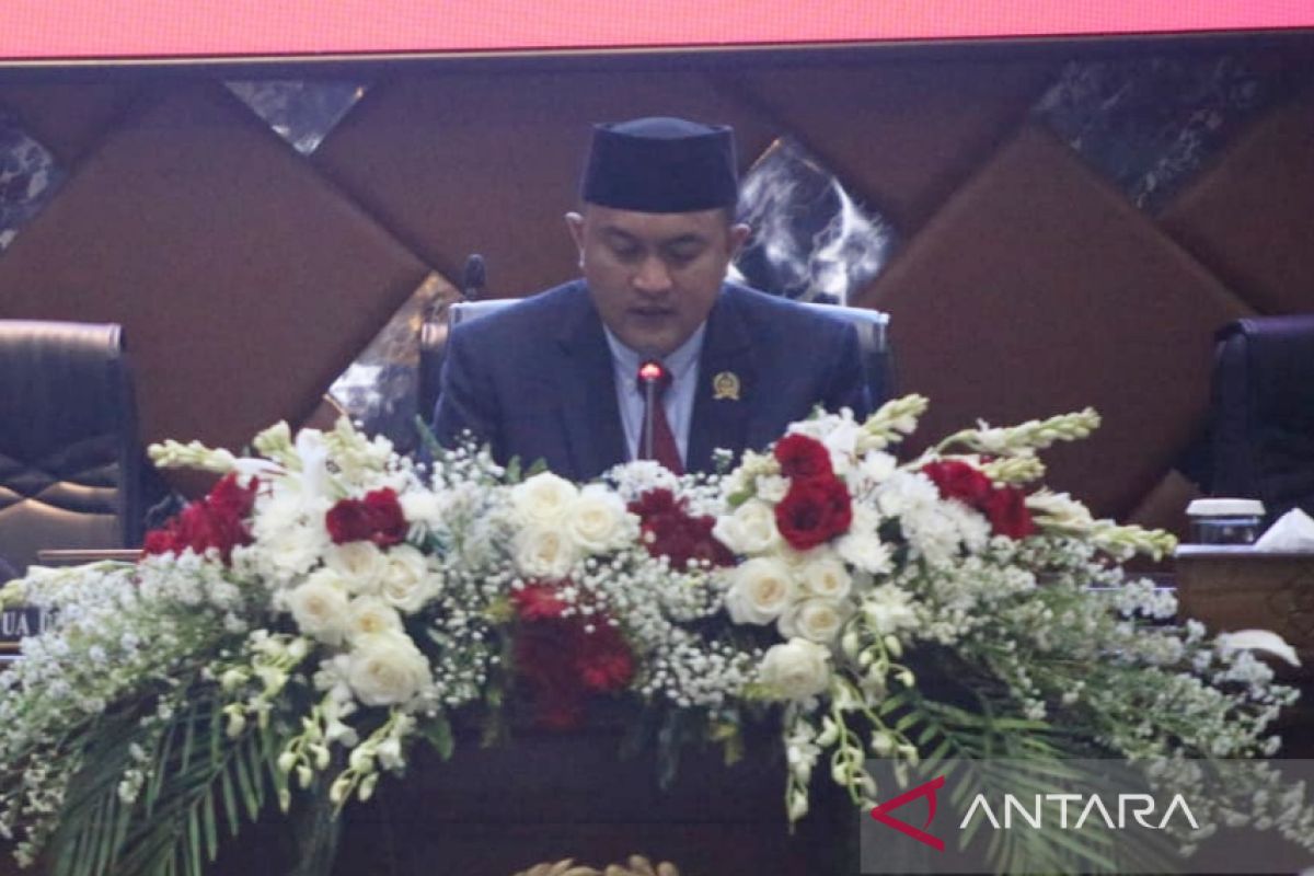 Ketua dan anggota DPRD Bogor doakan Ade Yasin saat Rapat Paripurna Istimewa