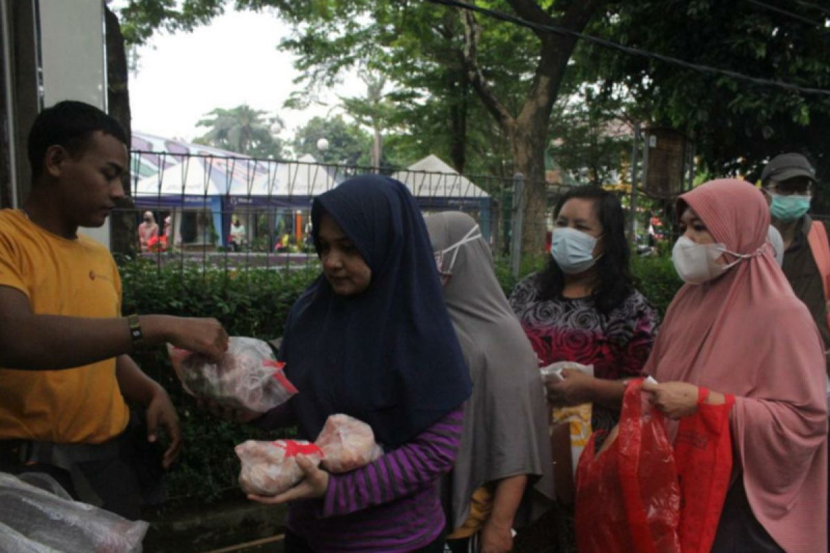 DKI salurkan pangan bersubsidi ke 880 warga Lenteng Agung