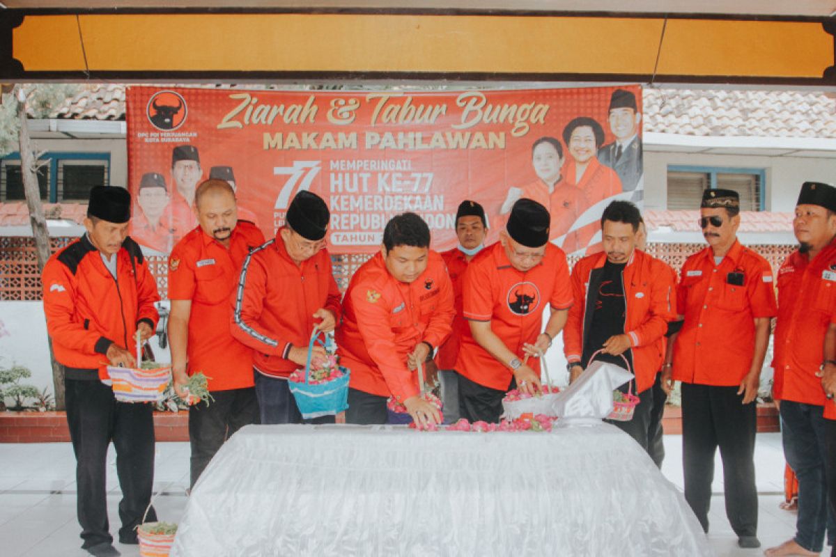 Jajaran PDIP Surabaya ziarah makam WR Supratman dan Dr. Soetomo