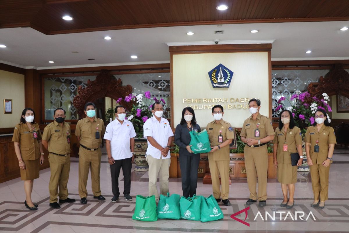 BPD Bali serahkan bantuan kebutuhan pokok untuk para veteran di Badung