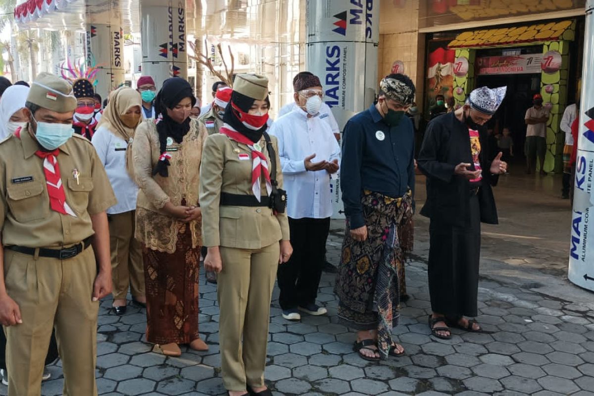 Peringati HUT RI, pegawai RSD Soebandi Jember kenakan pakaian pejuang