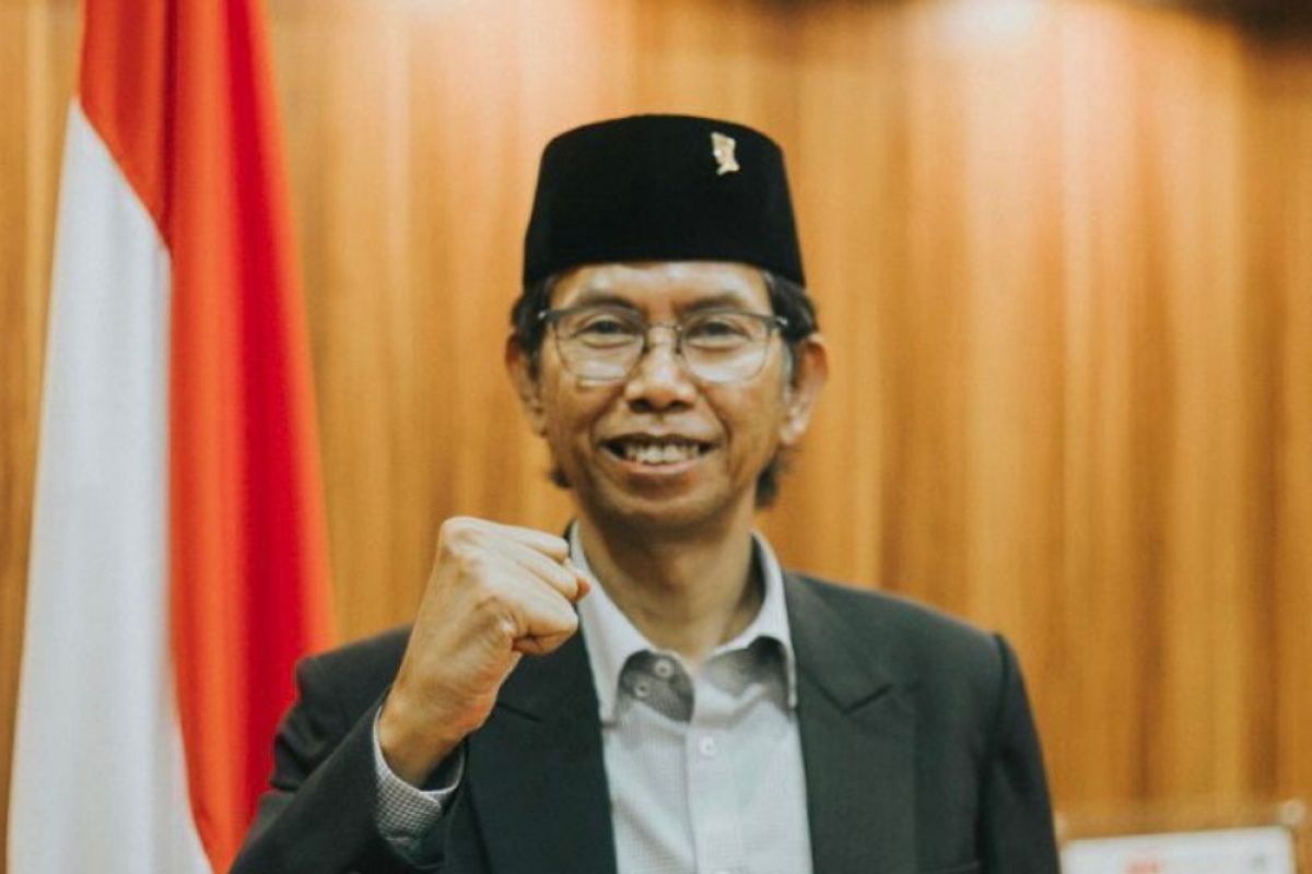 Malam tirakatan, Ketua DPRD Surabaya ajak anak muda teladani Pahlawan