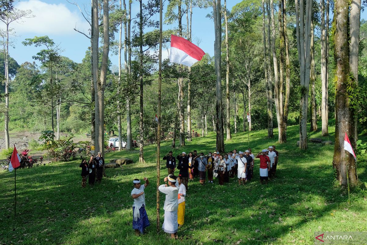 Mahasiswa Denpasar ajak masyarakat lestarikan hutan di Manistutu-Jembrana