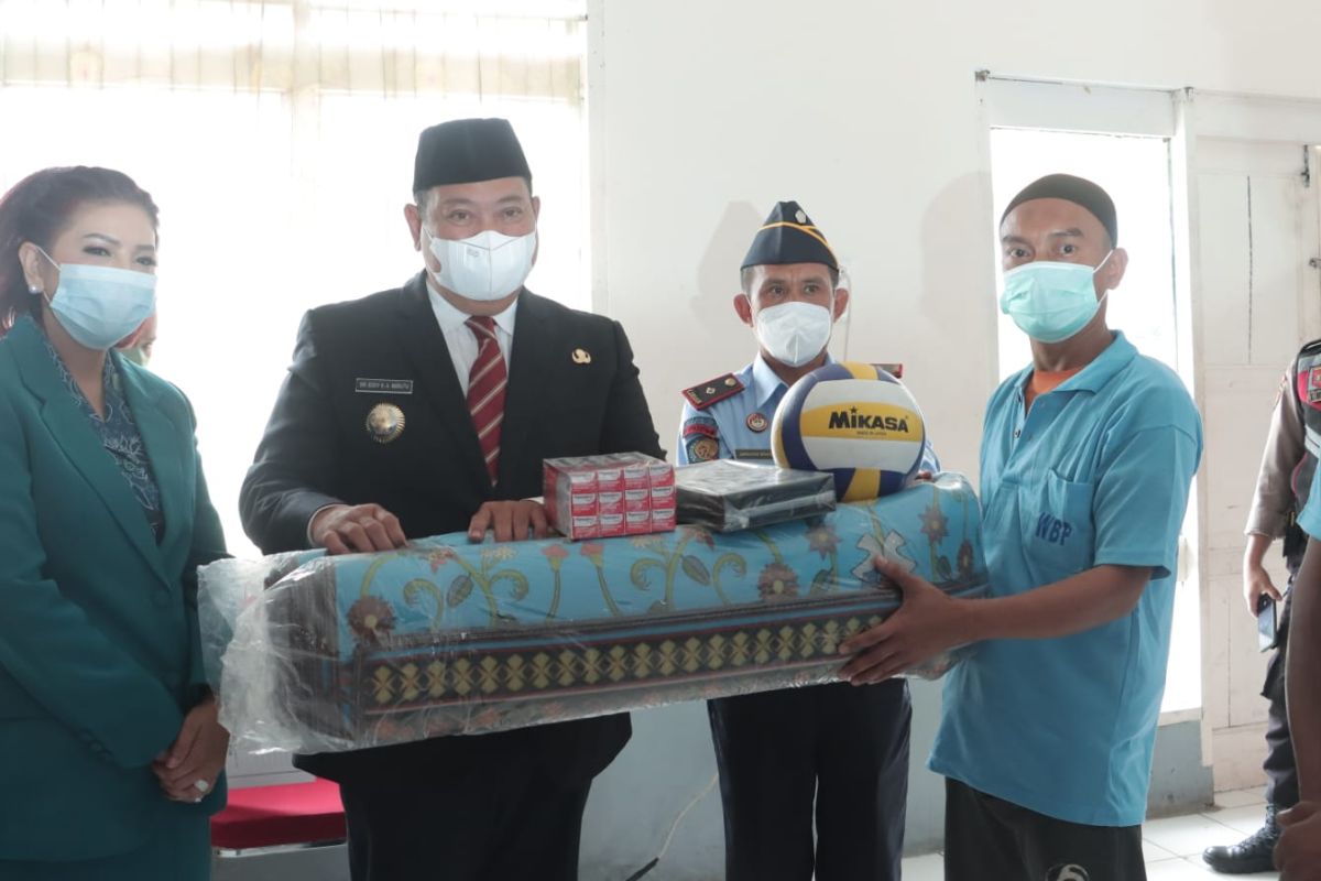 Sambut HUT ke-77  RI, Pemkab Dairi berbagi kasih dengan warga binaan Rutan Kelas IIB Sidikalang