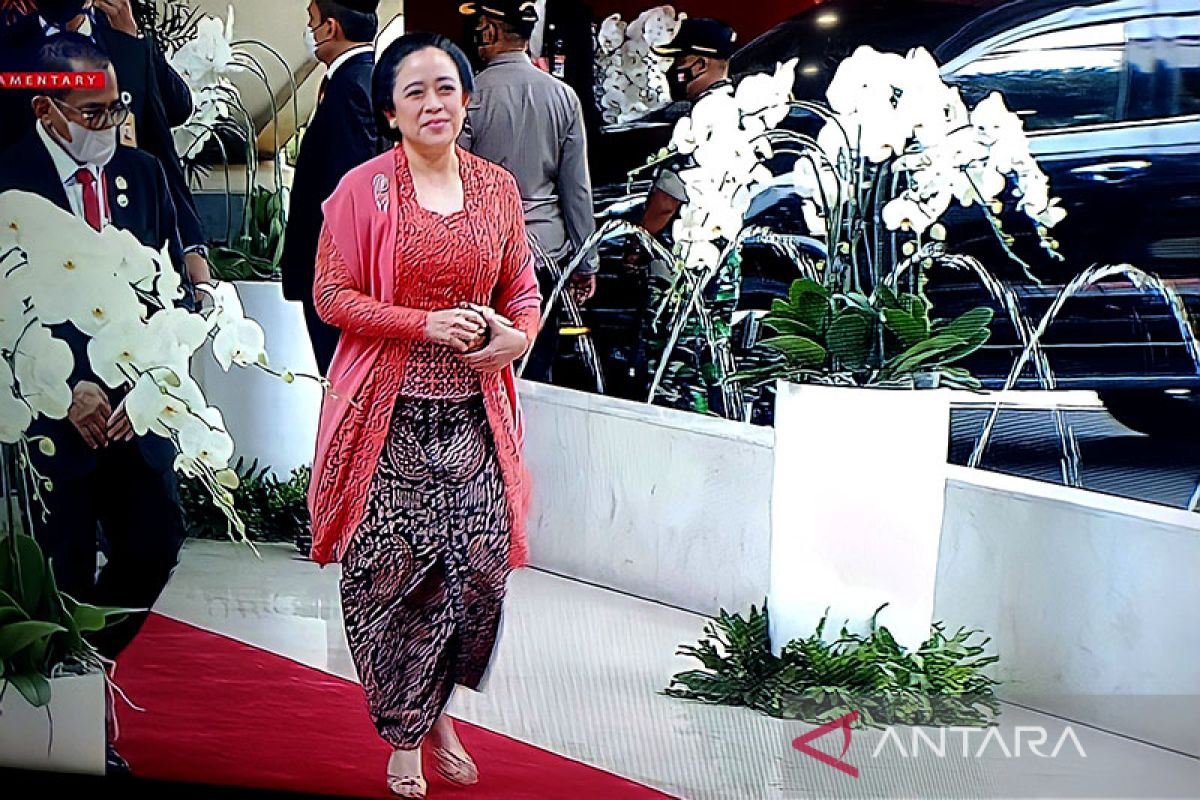 Ketua DPR kenakan kebaya model kartini di Upacara Kemerdekaan RI