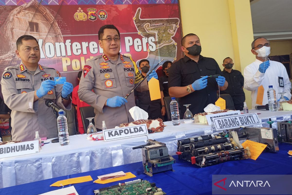 Polda NTB membongkar sindikat pencurian uang di 21 gerai ATM di Lombok