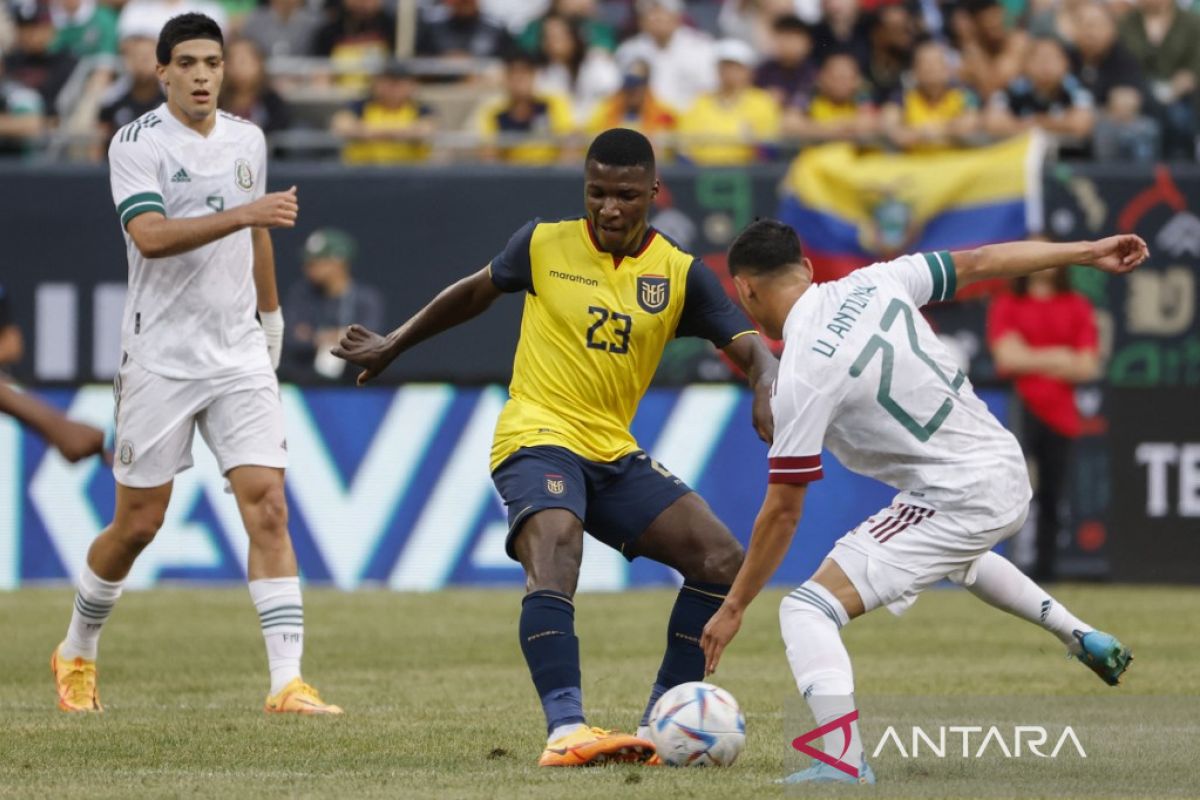 Terancam gagal dapatkan Adrien Rabiot, Man United bidik Moises Caicedo