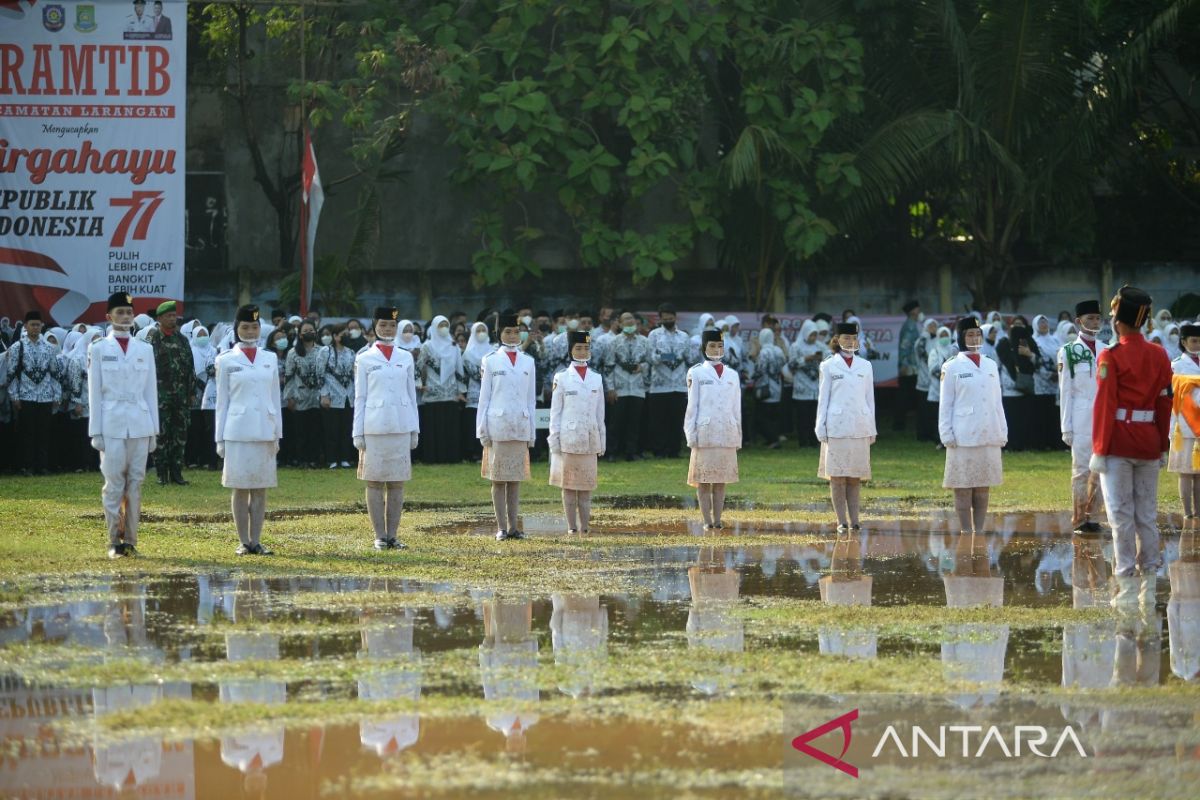 Akibat lokasi tergenang air, upacara bendera di Larangan-Tangerang batal digelar