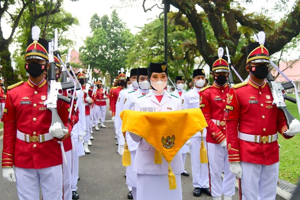 Tim Paskibraka Pancasila Sakti bertugas di Upacara Penurunan Bendera
