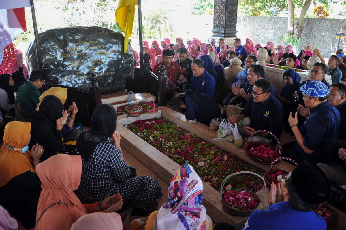 Pengurus NasDem Jatim ziarah ke makam Bung Karno peringati HUT RI