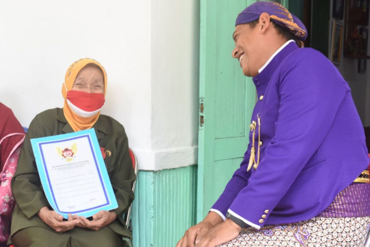 Pemkot Kediri beri bantuan kepada janda perintis kemerdekaan