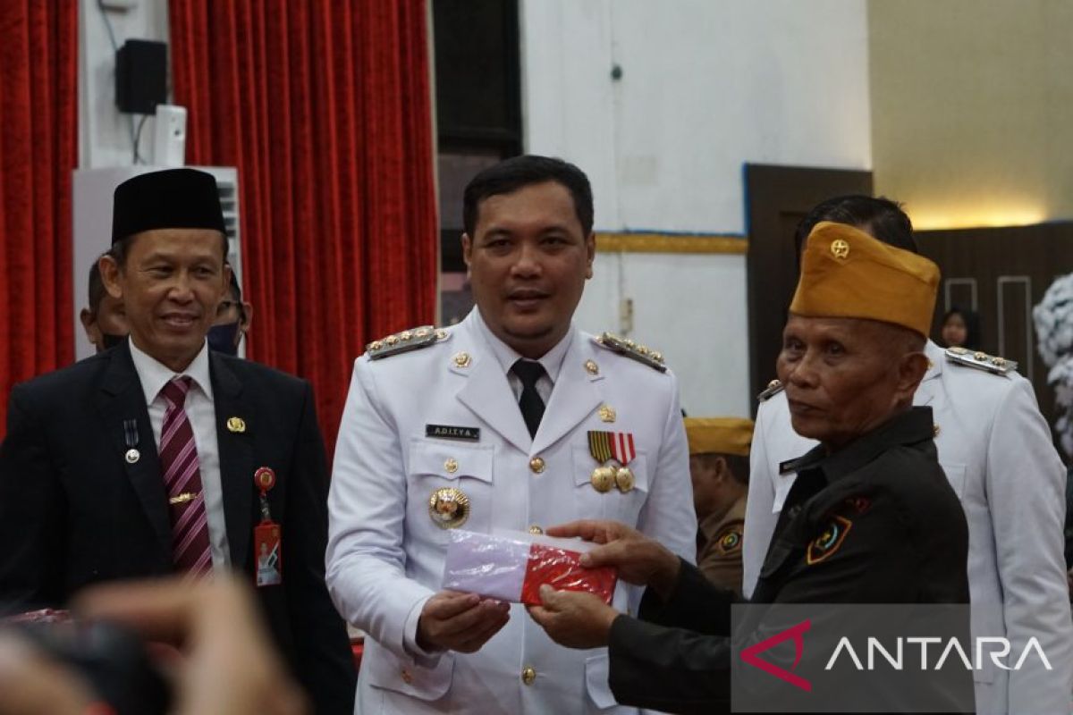 Wali Kota dan wakil ramah tamah bersama veteran pejuang