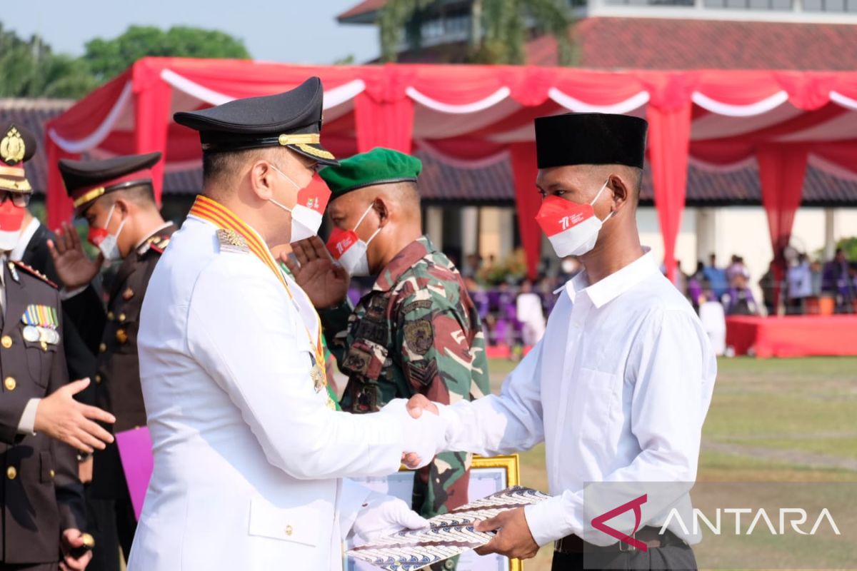 Sebanyak 989 warga binaan Tangerang terima remisi HUT ke-77 RI