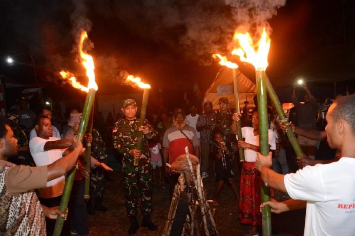 Korem 172/PWY gelar malam renungan suci HUT ke-77 RI di kampung mantan OPM