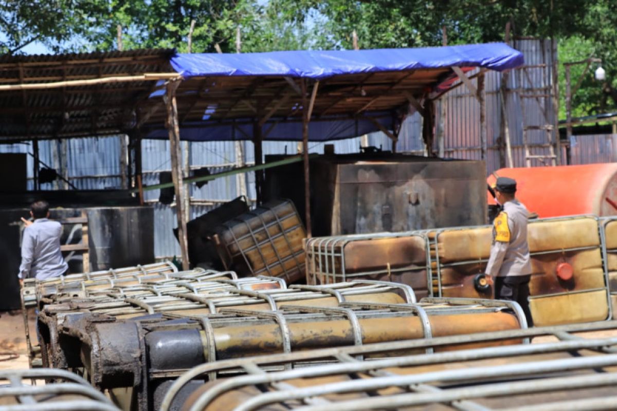 Polda Jambi razia belasan gudang minyak ilegal