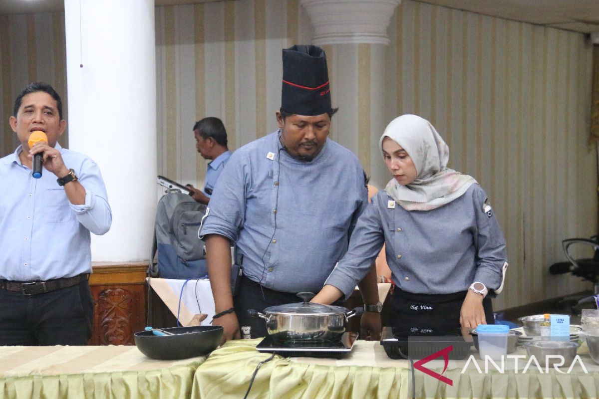 Bersama Dharma Wanita dan ESDM Sumbar, PLN adakan demo masak gunakan kompor induksi