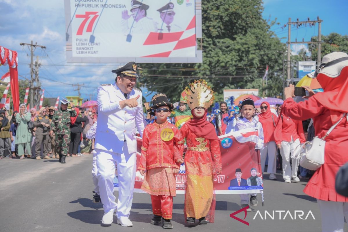 Karnaval ramaikan HUT ke-77 Kemerdekaan RI di Kota Padang Sidempuan