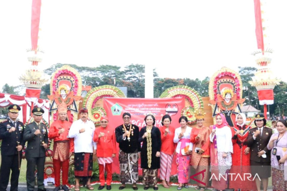 Bupati Tabanan ajak jajaran gunakan Pakaian Nusantara saat HUT RI