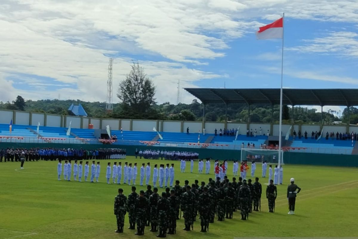 Masyarakat Sorong padati stadion sepak bola ikut peringatan HUT RI