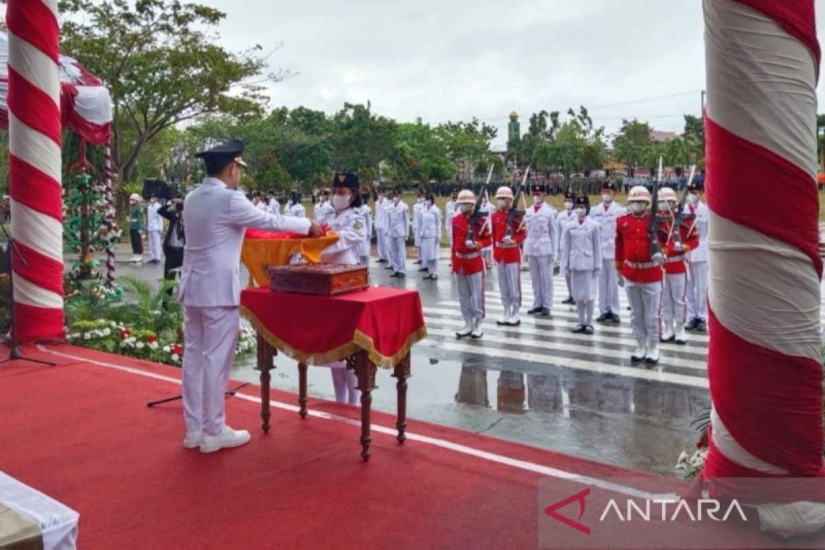 Hujan 'warnai' upacara peringatan HUT Kemerdekaan ke-77 RI di Palangka Raya